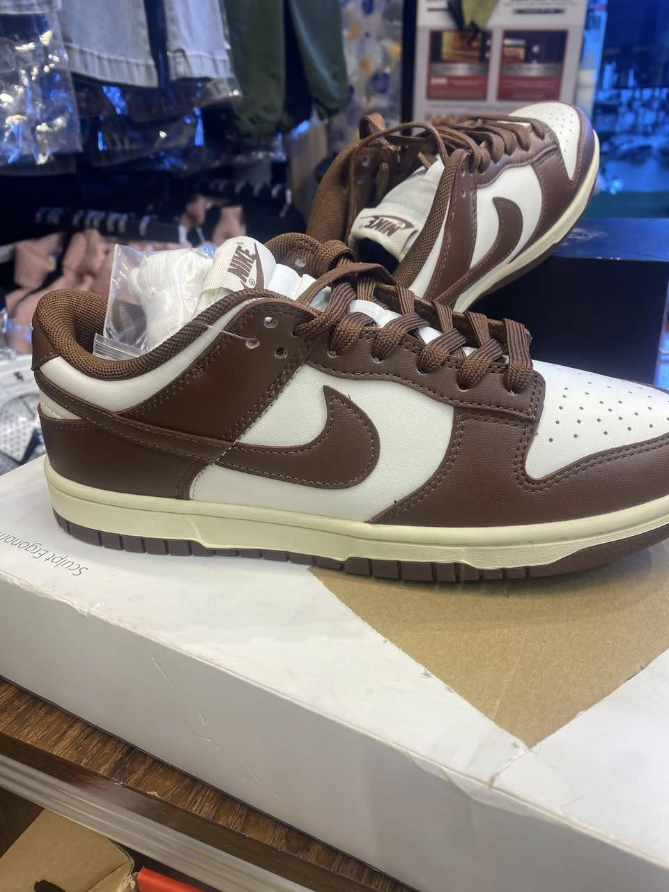 الاحذية كلهم اصليات تاريخ انشاء + وياهن اي قطعة تعجبك واتساب تعالي او علق اني ادخلك خاص بيها 
رقم واتساب ***********
