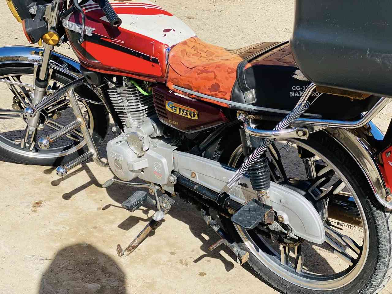 السلام عليكم دراجة للبيع
نوع سيڤان موديل 20 الدراجة نضيفه سعرها 400 
الرقم ***********
