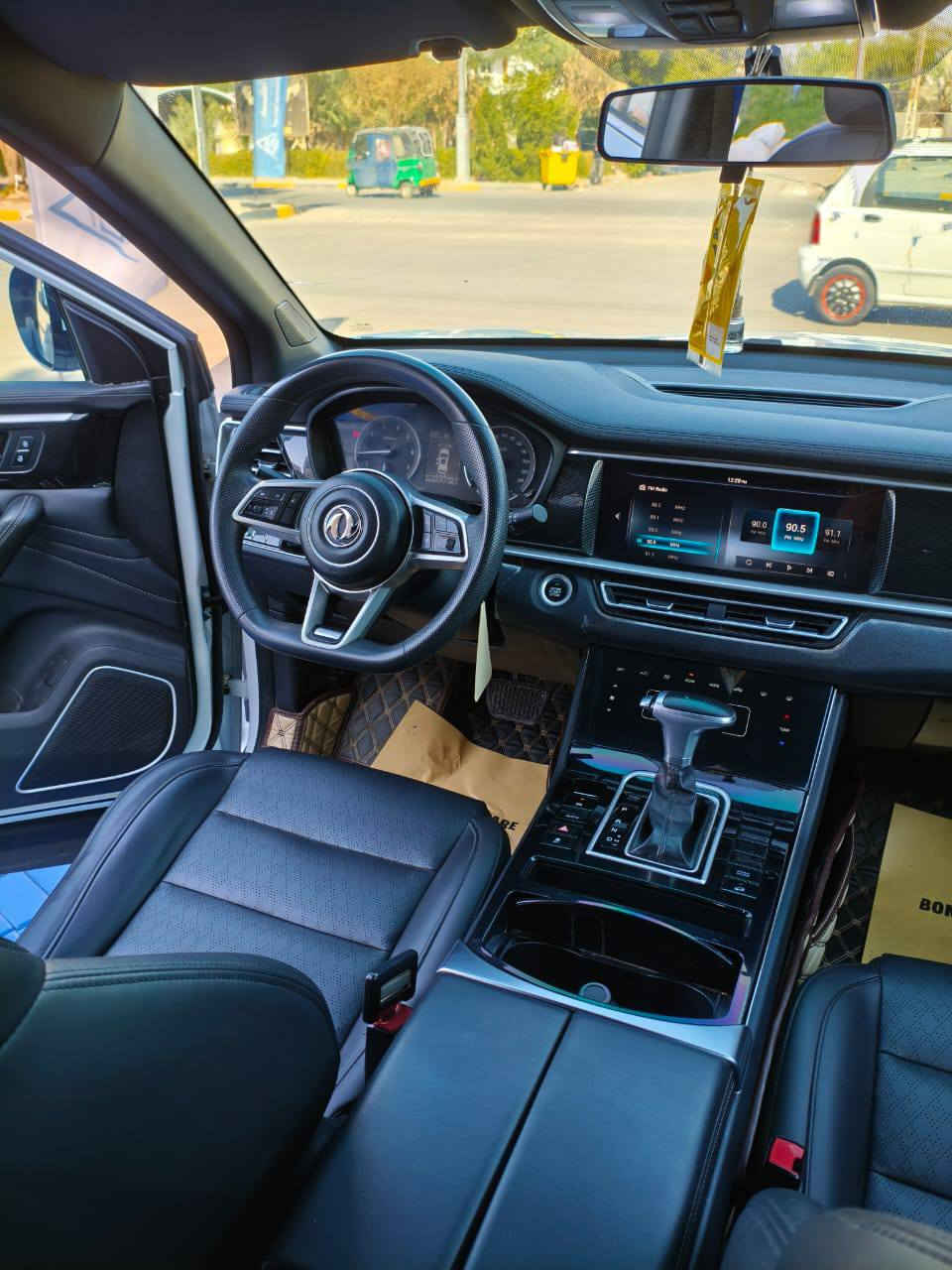 سلام عليكم مكلف بل نشر سياره دونك فيونك ix7سبعه راكب موديل 2023 سياره جديده 
كفاله عامه سياره فول مواصفات للأخير 
رقم بغداد مكان ال سياره البصره المعقل 
رقم للتواصل معه راعي ال سياره 
*********** البصرة, العراق
