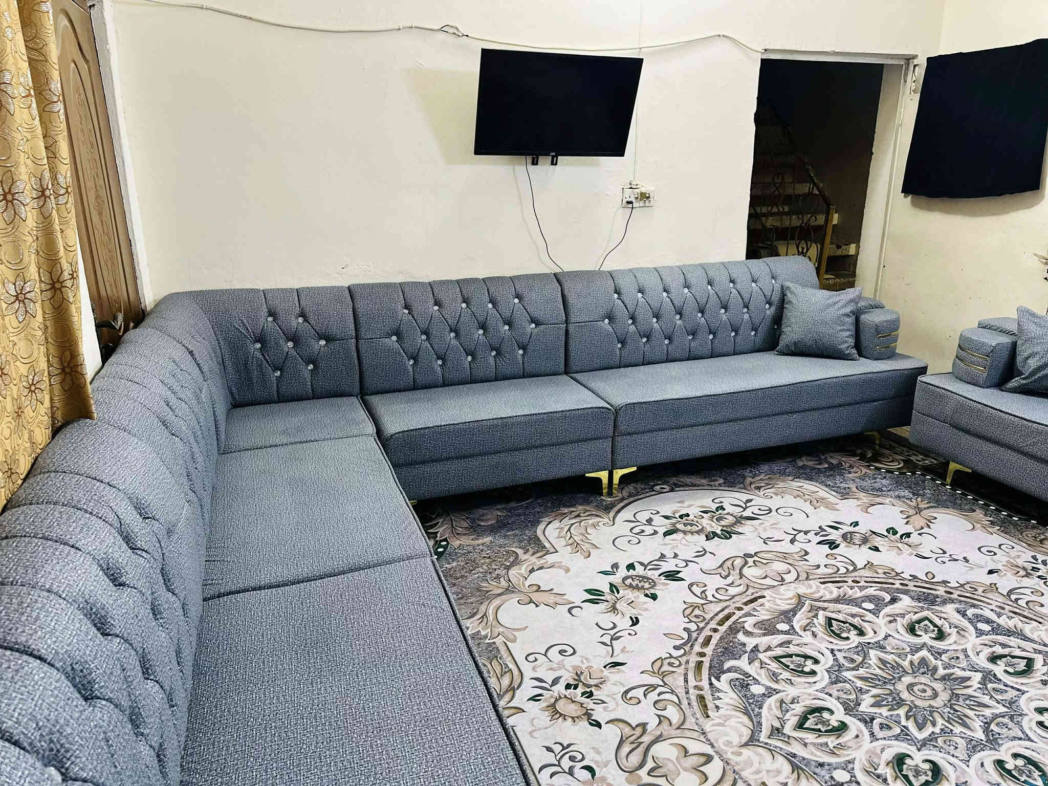 ديوانات جدد اثنين. نفس الشكل 22مقعد 14متر وكوشات 6
القماش كتان والسفنج ضغط عالي 750مكان هبهب لاتصال وتساب *********** واكو سياره توصيل بكروه
