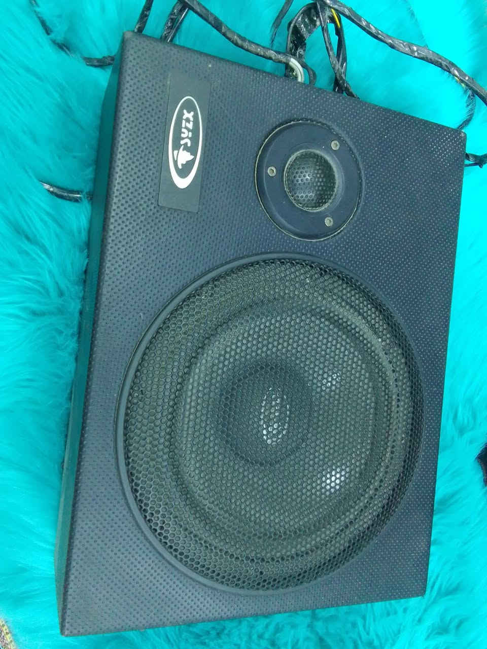 سستم مال سياره هو والوايرات من الصندوك للمسجل الواير مربوط ومسستم وكامل بس جيب وشد ع مسجل ب 55 الف قفل والجديد مالته ب 65 بدون وايرات 
عنواني الشعب 
*********** متواجد واتساب
