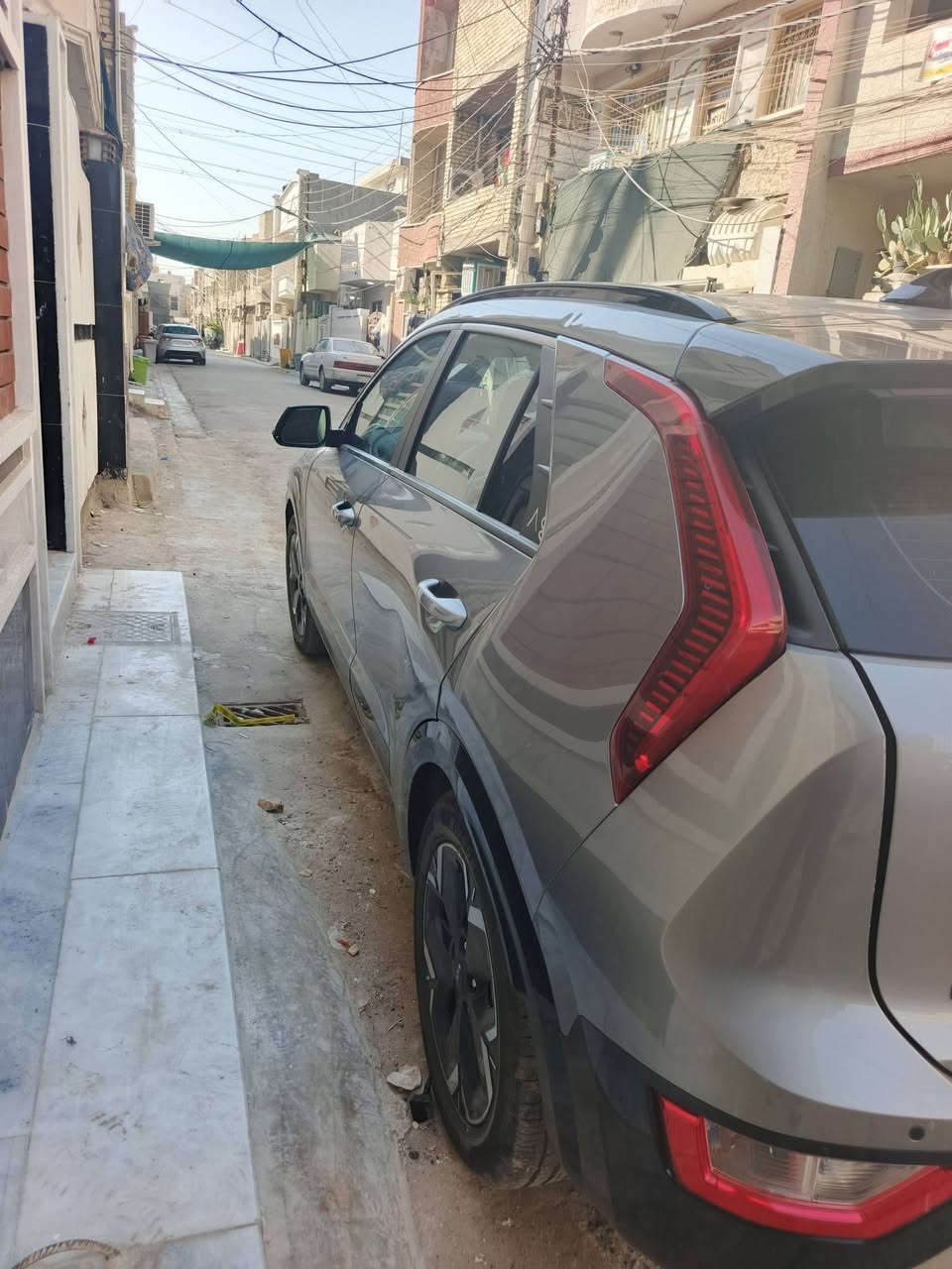 كيا نيرو ٢٠٢٣ suv كهربائية بالكامل تمشي بالشحنة ٤٥٠ كيلو ضرر جنطة تبديل بلادية مقفلة وشوية من الركن الايسر بالحوض بدون ايرباك جامرلغ ايمن وايسر بلاد ماشية ٤٢٠٠٠ميل رقم بغداد باسمي مواصفات فول عدا الفتحة 
بصمة 
ترحيب 
جلد 
كشن السائق كهرباء 
تدفئة بالكشنات 
شاحن لاسلكي 
جنطة كهرباء 
رادارات وتوقف ذاتي وقيادة ذاتية 
بيه طعجة بالقمارة اثر التحميل والتفريغ وبالباب بصف السائق موضحة بالصور ترجع pdr 
مكان السيارة بغداد الشعب 
*********** السعر ١٣٧ وبيه مجال
