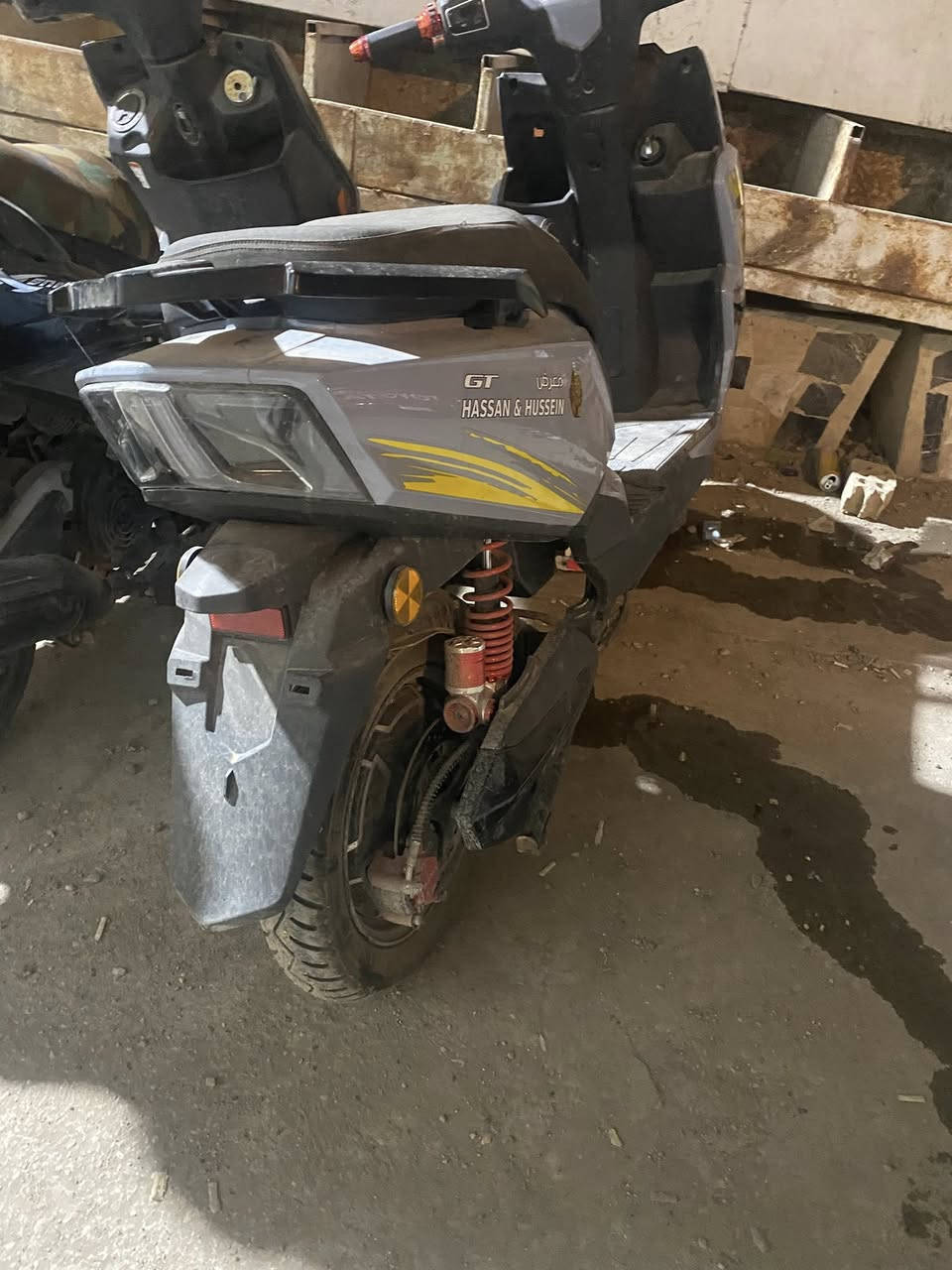 سلام عليكم دراجه شحن للبيع سعرهه مليون وربع وبيهه مجال دراجه زيرو المكان بغداد الكريعات رقم *********** واتساب
