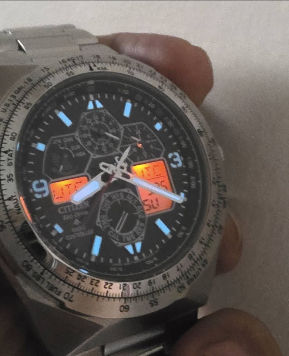 سيتزن اصلي
زجاج زفير - راديو كونترولد - طوق دوار - قطر ٤٧ 
نظافه تامه شبه جديد مع الصندوق الاصلي 
السعر ٥٢٠ الف 
مكاني بغداد الكراده - متوفر توصيل


**إذا كنت صاحب هذا الإعلان وتريد حذفه لأي سبب، رجاءا أرسل رسالة إلى الدعم الفني**