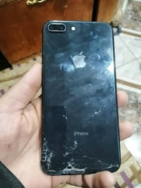 ايفون ٨ بلس • ٦٤ • بطاريه ١٠٠