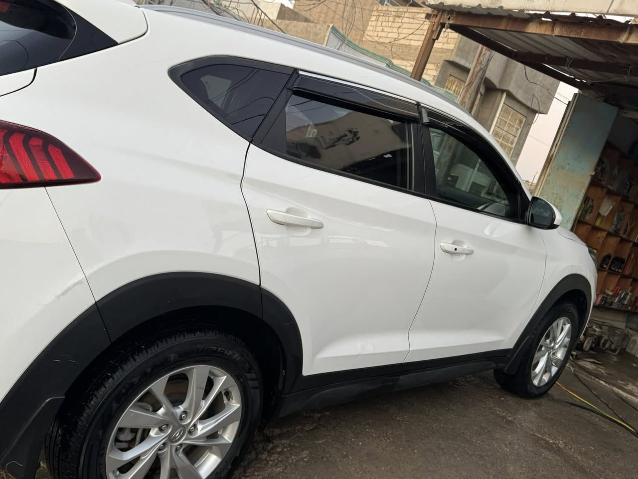 توسان موديل2021
رقم بغداد بأسمي 

محرك I2400

صور الحادث  داخل منشور 

وارد امريكي ضرر جاملغ و البنيد وكاله نفسهن مصلحات 

فول مواصفات عدئ الفتحه 
ماشيه ٤٥
السعر ١٧٤
مكان السياره نجف شارع المطار
للتواصل***********
