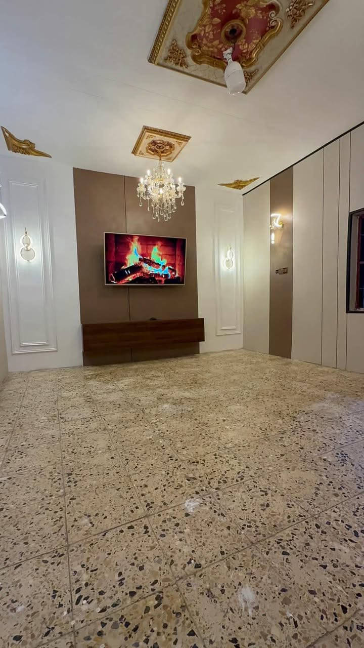 السلام عليكم خلقه ديكورات و صبغ متفرغ 
شتغل جميع نواع الديكورات 
سقف ثانوي تغليف جدران 
بديل الرقام و بديل الخشب بديل ورق جدران الشيبورد بديل الحجر و جبس بورد 
مكاني بغداد منطقة الشعلة 
الماعنده و الحالتهم تعبانة بنص السعر بثواب محمد الصدر و بثواب ابوي 
التصال *********** 
واساب ***********
