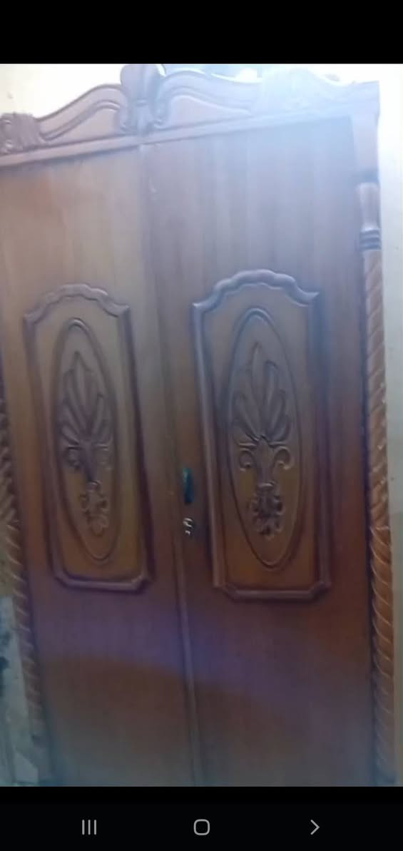 كلهن ٢٠٠ ألف وبيهن مجال  رقم الهاتف *********** مكان البصره
