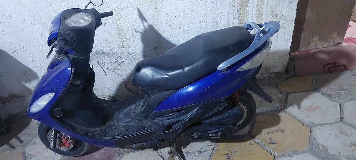 جي فور للبيع مفتوحه بس ولفات وحاليا بيها خيط تبخير من تمشي تكطع التبخير سعر300 بيها مجال ***********
