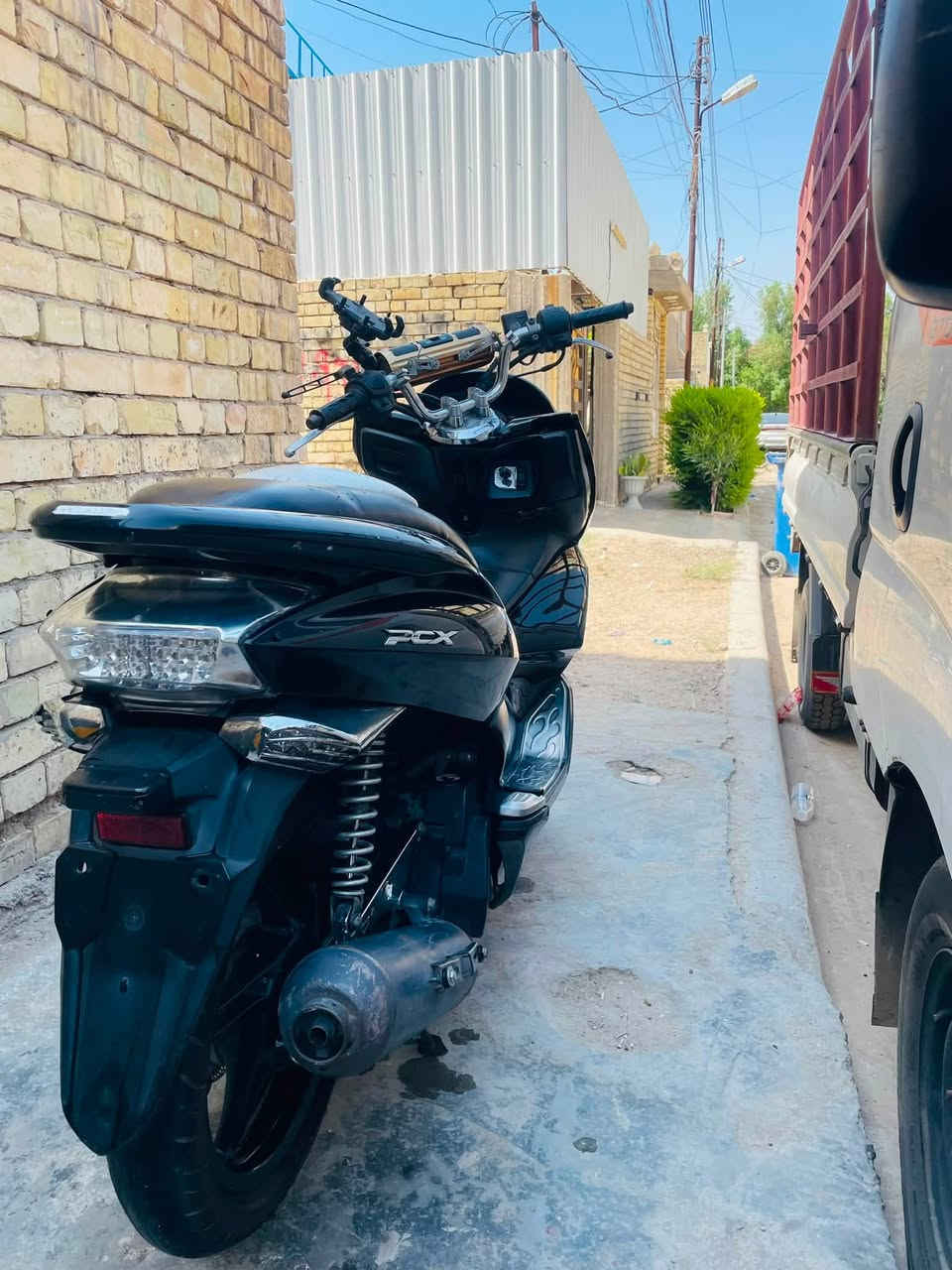 pcx جيل اول كفاله عامه دراجه خير من الله ابد ما موكفتني بشارع  اي شي ما مبدل بيها  نقص بس تلحم راسطات مال جاملغ ونقص السبعه الي جوه الجامه الاماميه  دراجه تأخذها ترتاح تنسى شي اسمه عطل بانزين كله محسن دهن كله موتل  
السعر 9 أوراق وبيها مجال   مكاني بغداد الشعب الرقم ***********
