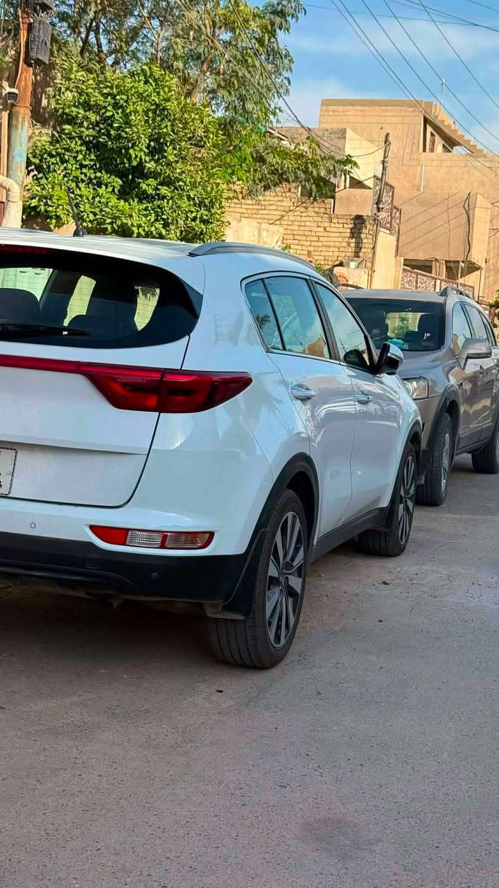 السلام عليكم

سبورتج 2018 خليجي

محرك 2000 دوش

مري شفط

كراسي جلد ومخمل 

شاشة

بصمة تشغيل و ابواب ترحيب

السعر 175 وبيها مجال للطيبين
***********
