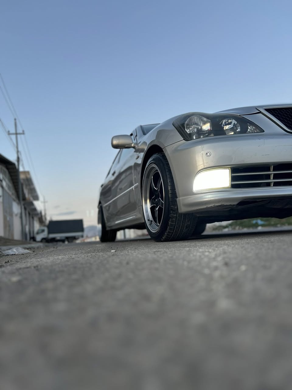 شاهينه ١٨٢مووس٤دووگمه و سلايت ناوره ساسي شتيكي نمونه ئه ته نها دووپارچه بؤياخي ئه وروپاي هه يه سه ياره كه هه رچى جوانكارييه بؤي كراوه به س له سايه قيكي كه مه  نرخي ٧٠گه لاو مه حالكي كه م تيبيني كؤديشي هه يه واته كؤدكراوه.  له گه ل ريزم بؤئه دمين ***********
