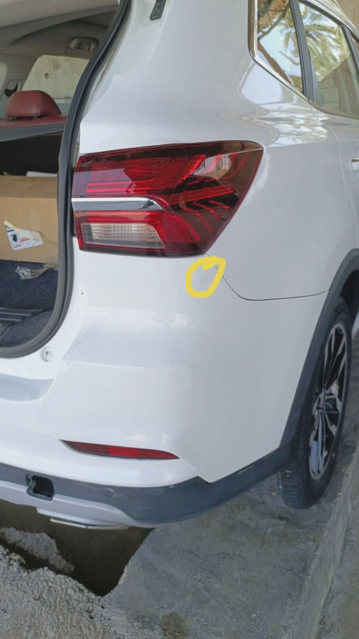 MG RX5 COMFORT 2022 AWD 30T امتياز خليجي يعني مو صيني من الشركة الام ماخوذة گبل وبس شخصين ملكوها
قم بغداد انجليزي هزة جديدة قبل فترة وسنوية نهاية ال27 باسمي ثاني يوم احول مشروع وطني
اللون أبيض لؤلؤي
محرك 2.0 تيربو
نظام دفع رباعي AWD
ناقل حركة DCT دبل كلتش ست سرعات
وبيها نظام ايكو وسبورت
من الصفر للمية ب8 ثواني
قوة 220 حصان 
عزم 350 نيوتن/متر 
شاشة وسطية كبيرة 
كاميرا خلفية
حساسات ركن  
مراية وسطية بيها نظام مانع انعكاس للسيارات الخلفية
تشغيل بصمة ودخول ذكي
هاند بريك إلكتروني
Auto Hold
مثبت سرعة
مقود متعدد الوظائف
Apple CarPlay
فتحات تكييف خلفية 
مرايا كهربائية مع طي كهربائي
مصابيح LED
جنطة ألمنيوم واسعة
فتحة سقف بانوراما طگتين كاملة 
مقاعد جلد ماروني
نظام الثبات الإلكتروني ESP
نظام مراقبة ضغط الإطارات TPMS
مساعد صعود المرتفعات ونظام المنحدرات
6 وسائد هوائية
حساسات مطر
عادم مزدوج
بلكات جديدة ان جي كي الياباني 
تايرات وكالة شركة مشلن 
بيها داشكام ازدوم اصلية العالمية  فئة عليا m550 هي وتركيبها والكت فيوز مالتها  بال250 الف وحدها تصور فو ركي
ماشية 41 الف داخل الضمان للي يحب الضمان فلاتر كلها جديدة وكالة قبل فترة 
ووياها سيت بلكات جديدة ما مستخدمة 

ملاحظة للامانة وقول الحق السيارة بيها طخة بسيطة كلش بالدعامية الخلفية ورجعت بارد وتكحيل بگد الاظافر وموجودة صورة مخلي عليها  والبگ لايت انفطرت المازدة وبدلته للجمالية جبت واحد وكالة جديدة
 ومسويلها ادامة كاملة ونقطة بانزين عادي ما داخللها بس محسن ودهنها كله الاصلي وكالات عالمية تخليقي
السيارة تخبل وبالعافية عالياخذها بس لان محتاج فلوسها 
سعرها 130 ورقة وبدون كسر بالحلال السيارة فول وفئة عليا
رقمي ***********
مكاني كربلاء طويريج المعلومات كلها مكتوبة
