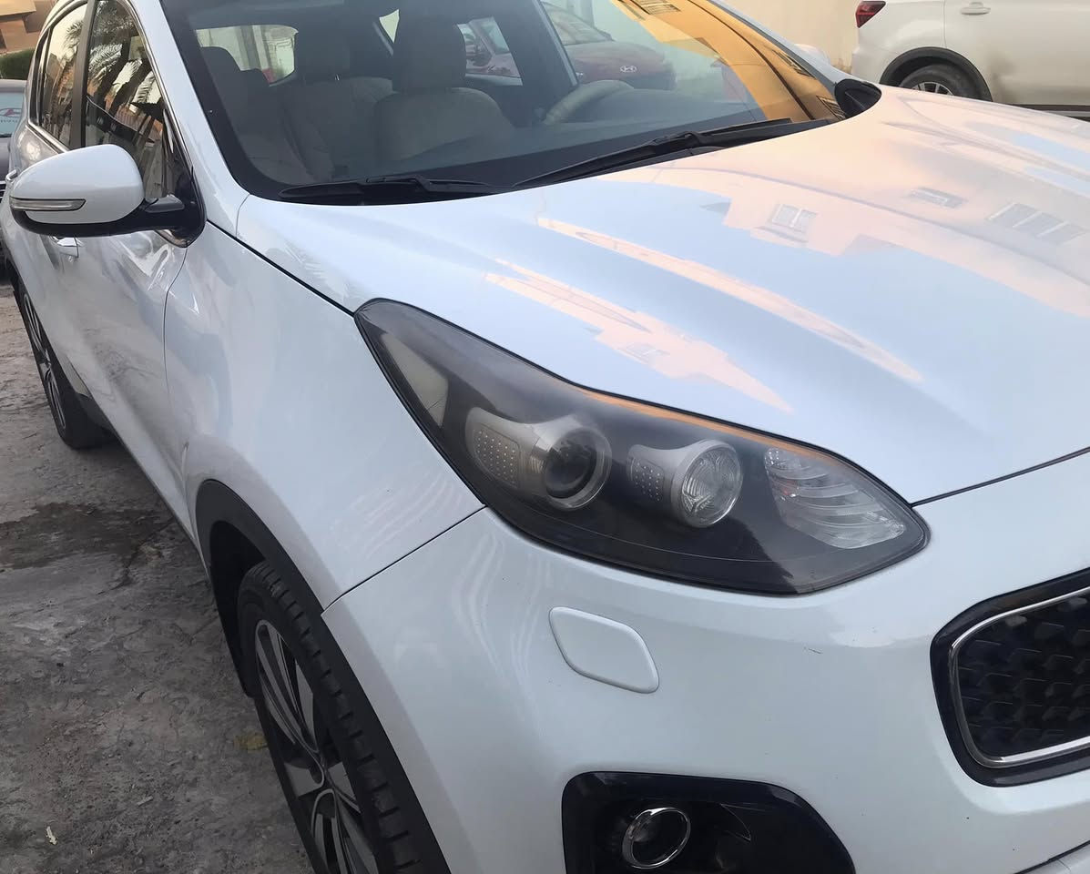 السلام عليكم…
كيا سبورتج خليجي ٢٠١٧ 
محرك ٢٠٠٠ دوش
بيها قطعة صبغ چاملغ خلفي
السعر ١٧،٠٠٠ 
بغداد اليرموك
*********** 
غير متواجد على الفيس
