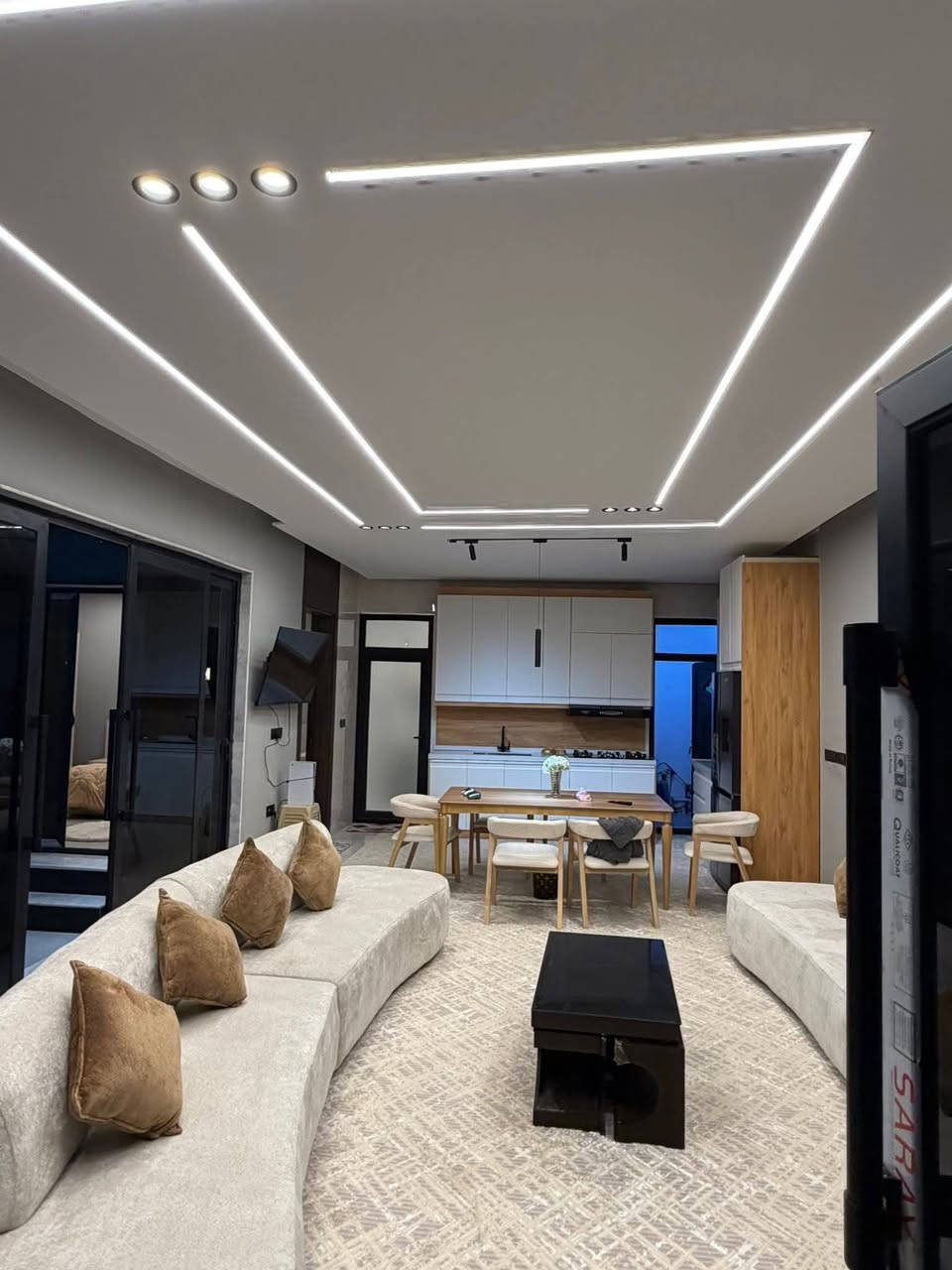 🏠مزرعه لبيع او مراوس اوايجار🏠
__
⭕العنوان: طريق الدغاره 
  ⭕داخل ؛مجمع الكرار
⭕موقع مميز _
____
🌿زراعي سند25
🌿بناء حديث2026
🌿تباع مع الاثاث

♦️المساحة 750م² 
♦️الواجهة  :30ونص متر
----------------
                     
تفاصيل المزرعه 🏠
___
🌿غرفه نوم💯
🌿صالة
🌿مطبخ 
🌿مجمع صحي 
    
   #مكتب_صناع_المال_للعقار 
عنوان المكتب
الفرات شارع الصب قرب التسفيرات 
للاستفسار مراجعة المكتب اوالاتصال على الارقام 
***********
***********
