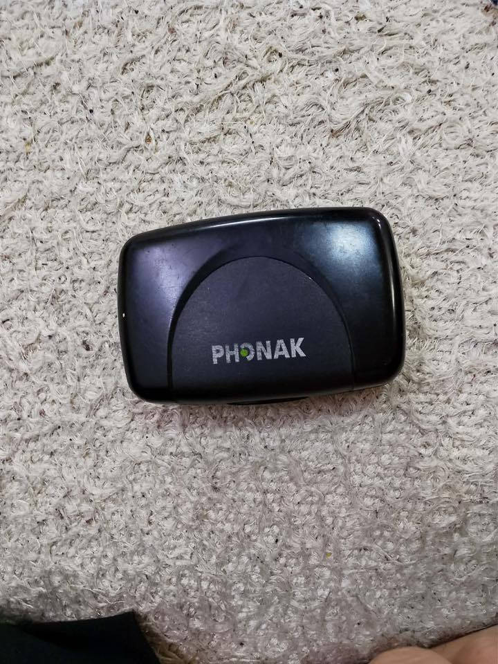 السلام عليكم للبيع سماعات أذن سمع المانيات اصلي حيل نضيفات والمكان فلوجه حي العسكري والسعر الاتصال عل الرقم فقط ***********
