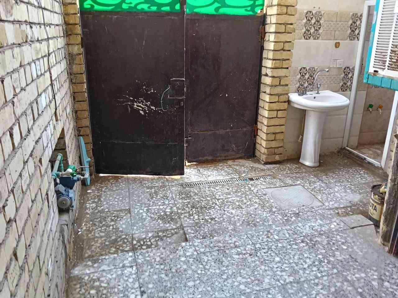 السلام عليكم دار للبيع 100 متر طابق ونص طابو كافت خدمات بغداد الكمالية المعوقين ***********
