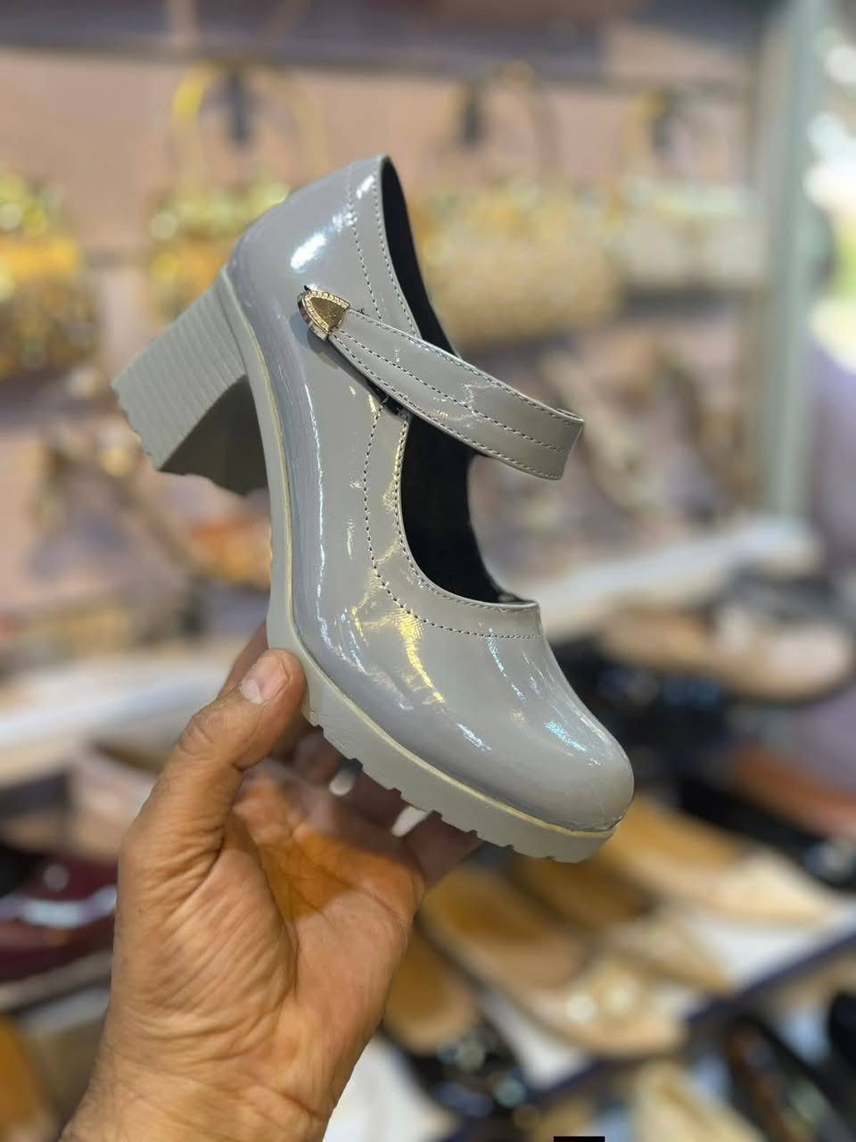 معرض الرواق يقدم لكم كل ما هو مميز 🔥👇🏻

#كعب_نسائي_كوالتي_عالي_

#السعر__٧__الف

 كعب مربع طبي  كوالتي عالي ♥️

 كعب نسائي كوالتي عالي مميز وأنيق
القياسات ٣٨-٣٩-٤٠

للحجز_وللاستفسار_مراسلة_البيج_او_واتساب
*********** 📞
*********** 📞

#توجد_خدمة_توصيل

#العنوان_كوت_شارع_الهوره_مجمع_الروان
#ليس_لدينا_فرع_اخر

كوت عناية_بالبشرة اكسبلور الرواق دهل اوران, واسط
