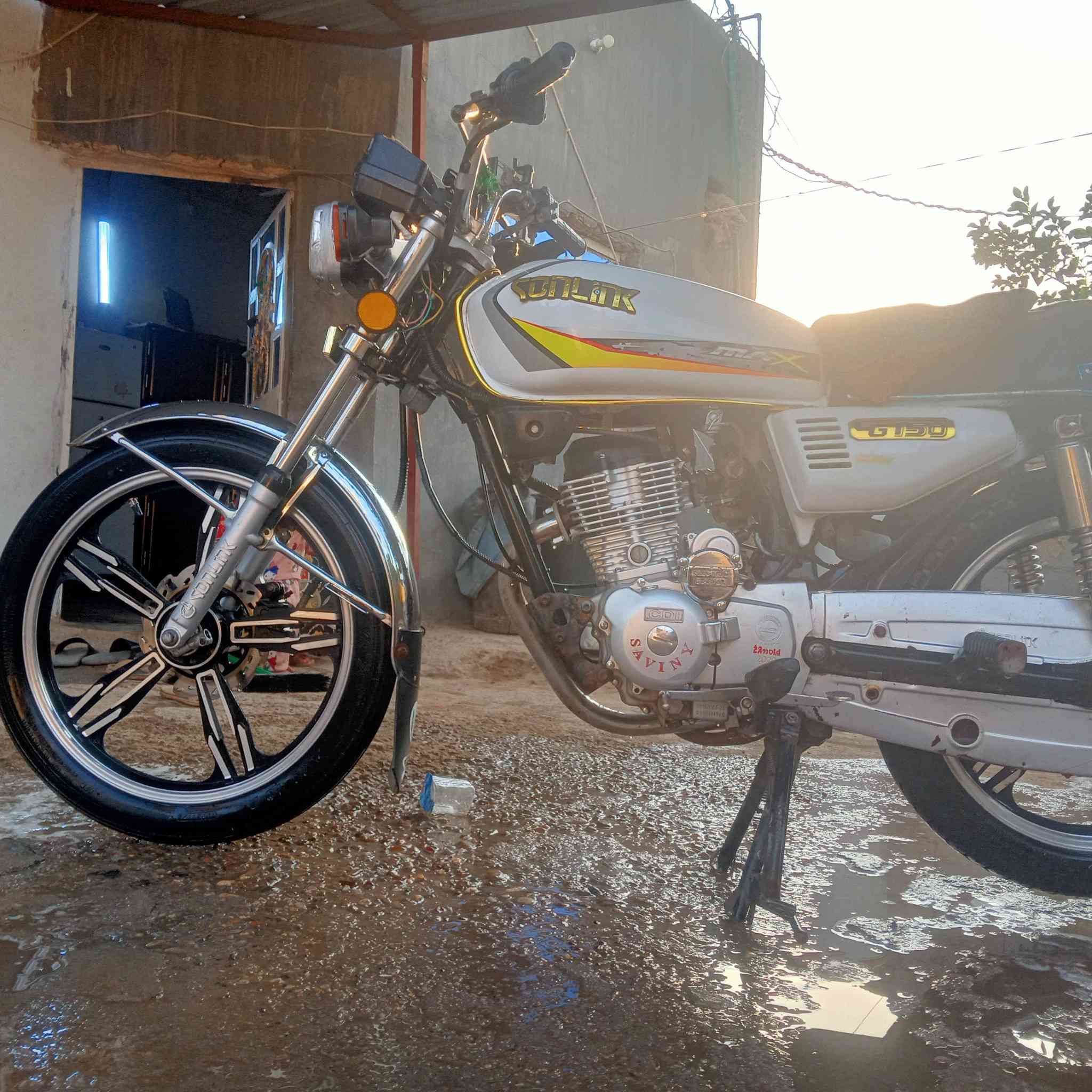 سلام عليكم دراجه للبيع موديل 20 بيهه صوت بلكرام شفت 
اوراق السعر 400وبيهه مجال ***********
