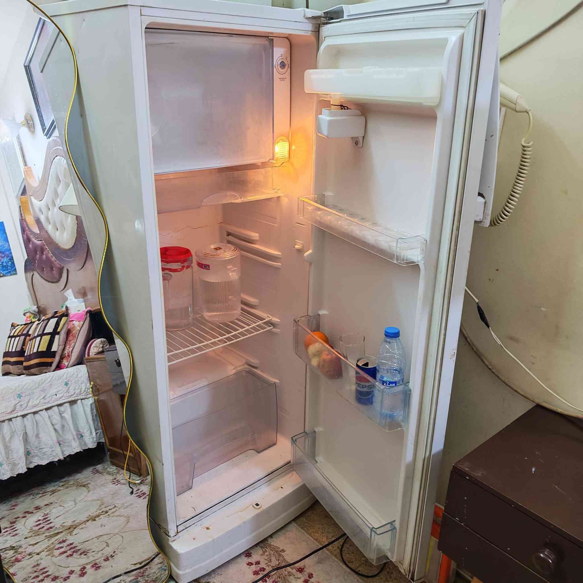 ثلاجات جدد الحجم 12 قدم الوحده 75 مجمده السعر 90 مجرات صاج قفل 40 ليحب يتصل ***********
