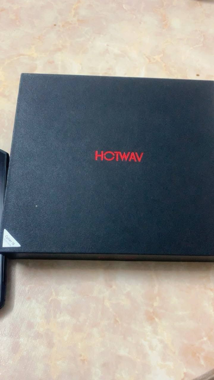 HOTWAV Cyber 15
🛠️ مقاومة عسكرية: مضاد تماماً للماء، الغبار، والصدمات القوية بمعايير حماية عسكرية صارمة (IP68 / IP69K / MIL-STD-810H).
📺 شاشتين في هاتف واحد: شاشة أساسية ممتازة بحجم 6.6 إنش وسرعة 120 هرتز، بالإضافة إلى شاشة خلفية مبتكرة لعرض الوقت والإشعارات والتقاط السيلفي بالكاميرا الخلفية.  
📸 كاميرا خيالية: كاميرا أساسية بدقة 200 ميجابكسل لعشاق التفاصيل، مع كاميرا رؤية ليلية (Night Vision) بدقة 24 ميجابكسل للتصوير في الظلام الدامس.  
🚀 أداء جبار وسلس: معالج الميديا تيك المعروف Helio G99، مع ذاكرة عشوائية ضخمة 24 جيجابايت (12 أساسية + 12 افتراضية) ومساحة تخزين 256 جيجابايت.  
🔋 بطارية تدوم لأيام: بطارية ضخمة بسعة 6280 مللي أمبير تدعم الشحن السريع بقوة 33 واط والشحن العكسي للأجهزة الأخرى***********
