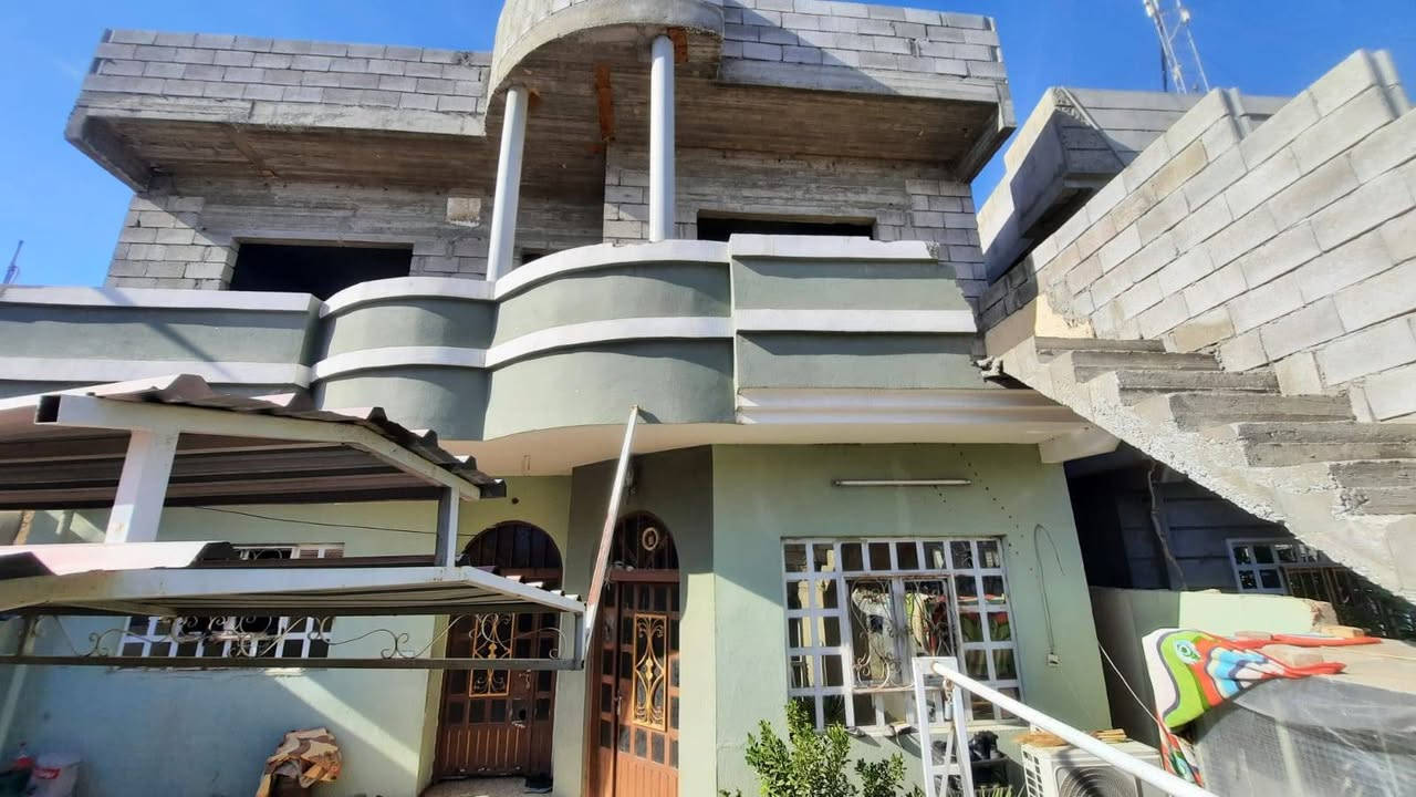 السلام عليكم بيت للبيع الموقع القبه جرف الملح يم مولده ثاني فرع قريب على شارع البيت مساحة 250م
طابقين يتكون الطابق الأول على 3 غرف نوم واحد سويت+استقبال +هول+مطبغ+صحيات خارجي وداخلي+ممر داخلي+ممر خارجي فر بي مخزن كبير/
الطابق الثاني هيكل معزول كامل يتكون من درج خارجي+غرفتين نوم كبار+هول +مطبغ+صحيات
للاستفسار الأتصال على أرقام التاليه 
***********
***********
