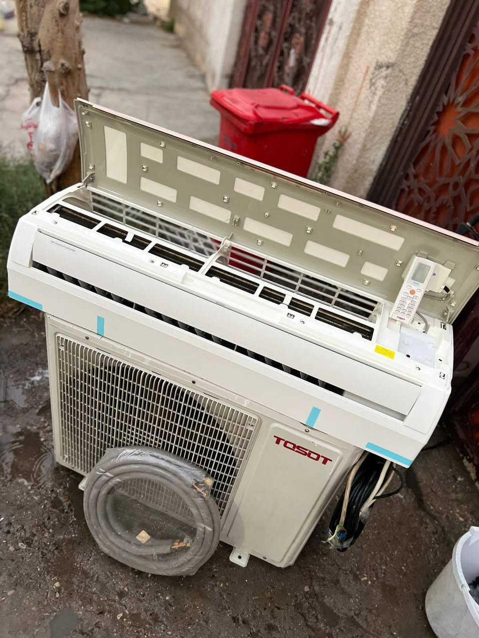 السلام وعليكم اخوان للبيع سبلت توسوت  ٢ طن  
نضافه 90/100 تبريده ثلج ❄️☃️🧊+تدفئه 🔥🐦‍🔥❤️‍🔥 كامل مكمل جيب وشد بواري جدد ريمونت وايرات اخوان 
 السبلت كله على وضع الشركه  الجهاز رديتراته صفر  
غازه٢٢ غاز مقفول مالت الشركه مغسول وجاهز 
بعد معروف التوسوت بتبريده ودفعه القوي جاهز بس عليك تشده مشتغل موسم واحد راديترات لوك موس 
السعر 425 وبي مجال بسيط 
شارع فلسطين ***********
