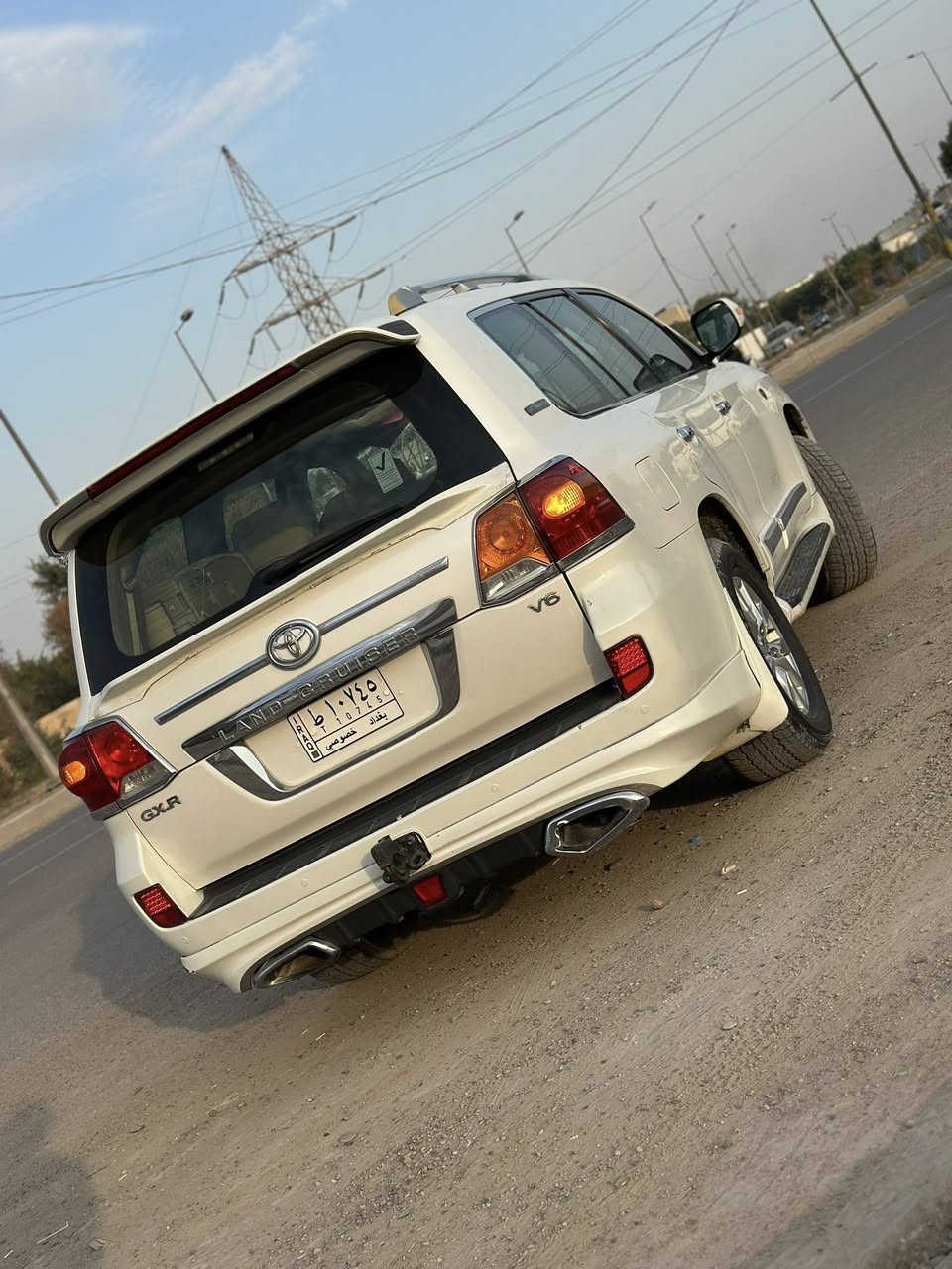 السلام عليكم خواتي لااندكروز موديل 2010السياره جديده بمعنه الكلمه مكينه 6 السياره جاهزه من كلشي فول موصفات موصفات معروفه لااندكروز تخم تاير دلوب حداديه امامي خلفي كله جديد مكينه ممفتوحه خير من الله غرفه جديده سياره ممتعوبه  يعني متصرف عليه ربع بدون صبغ بدون ضربه يعني مكفوله السعر 310وبيها مجال الشراي يتصل *********** عنوان بغداد المنصور او الكاضميه مابيه كلوب مشتغل بدشبول ابد  يعني سياره مال جناي
