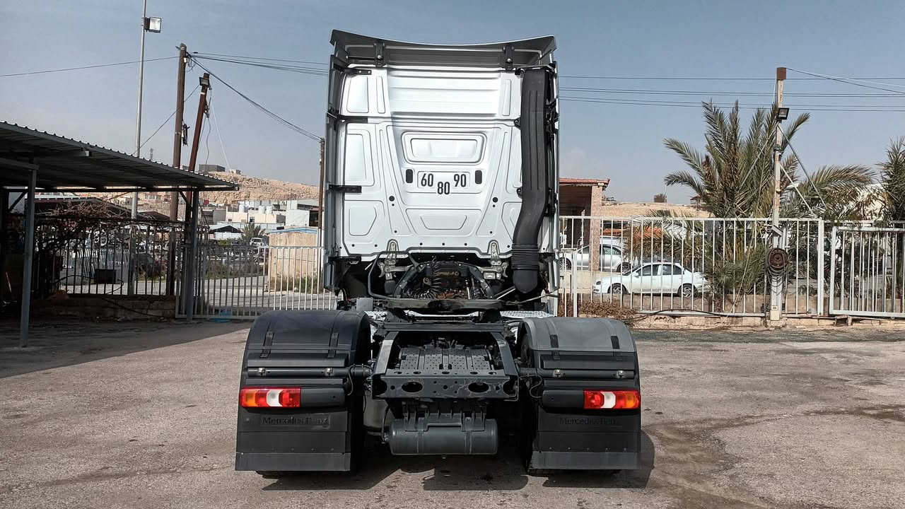 For sall :  Mercedes-Benz ACTROS 1858

الموديل: 2019

الممشى: 410,000 km

الوارد: ألماني

نوع الغرفة : ميجا سبيس 

الموقع: معرض صقر الهدى

رقم التواصل: 0786666214

#MercedesBenz #Actros1858 #TruckForSale #HeavyTruck


**إذا كنت صاحب هذا الإعلان وتريد حذفه لأي سبب، رجاءا أرسل رسالة إلى الدعم الفني**