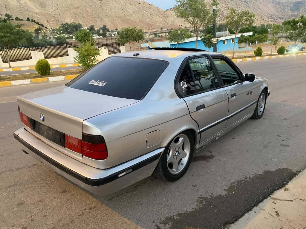 سەرەتا بەناوی خوای گەورە bmw1992مەکینە 520 کەپس کتابی لەگەڵە گێڕومەکینە ئەکسل بەشەرت تەقەوڕەقەی نییە سەیارەکەش زۆر جوانە نرخەکەشی 16گەڵاو مەجال ***********🥰 دار بنديهكان, السليمانية
