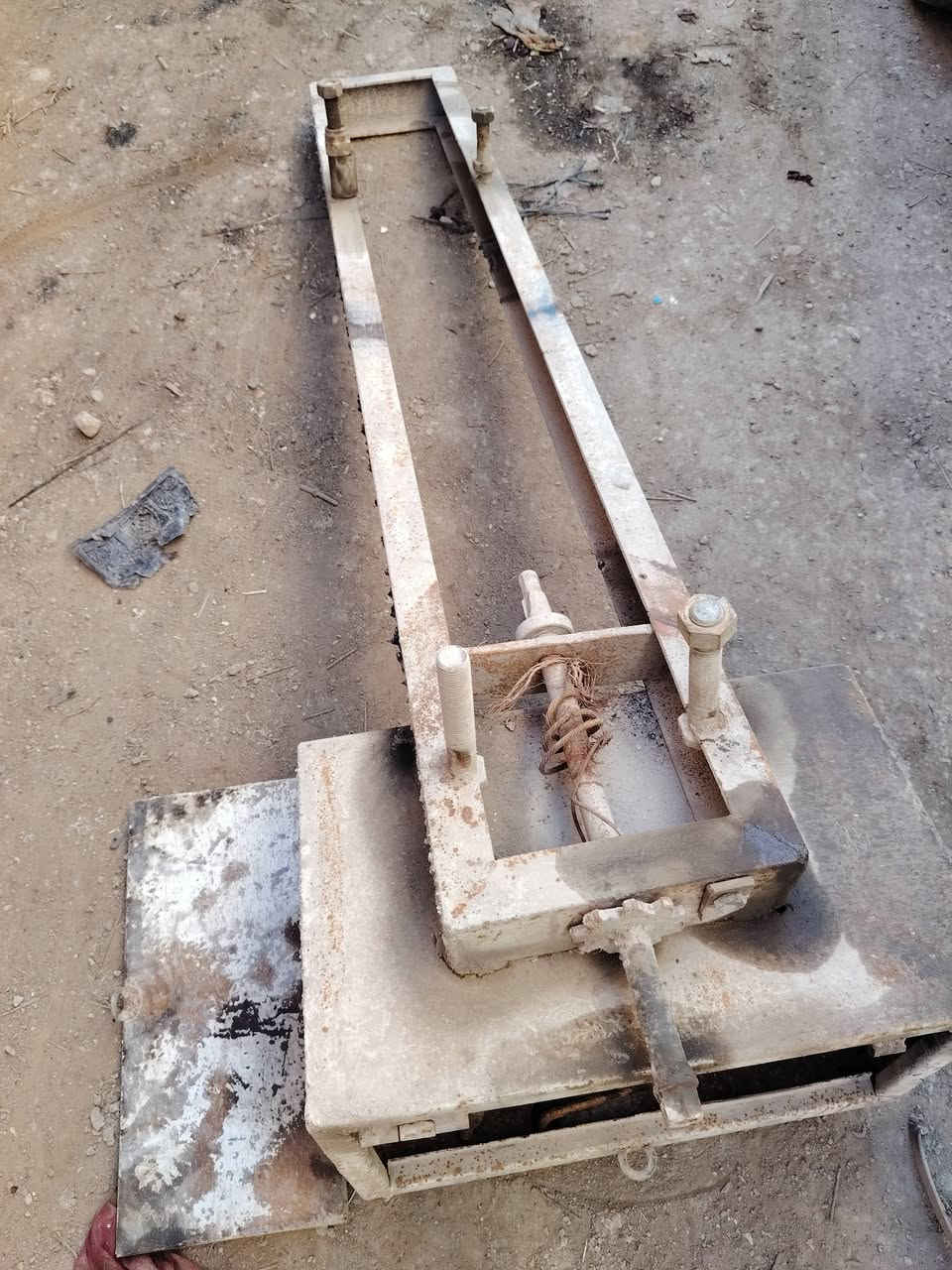 السلام عليكم بكره مع قاعده سبيرات للبيع***********
