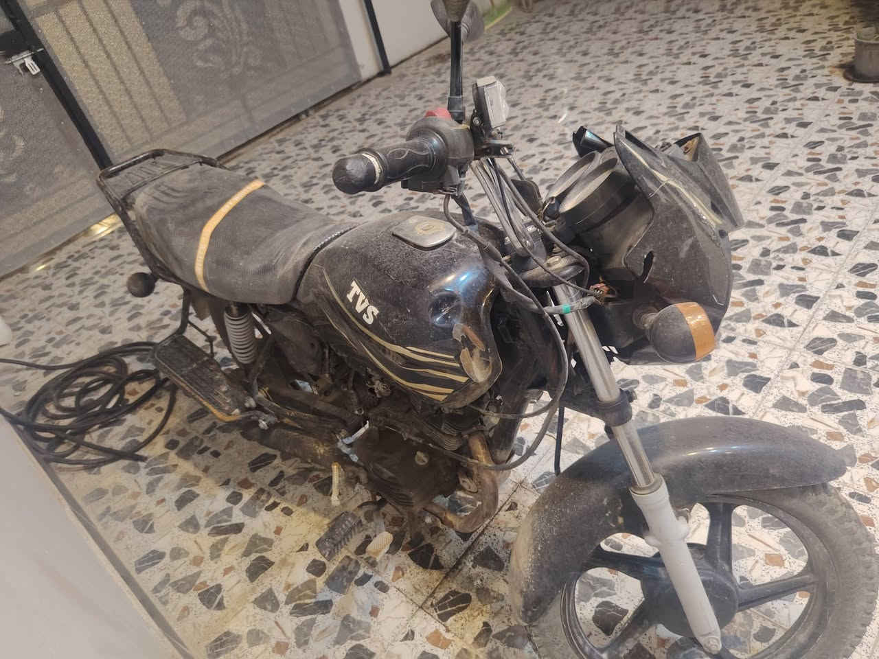 السلام عليكم هاي دراجه تي في اس دراجه محركه كايم بس تمشي الحال ودراجه حلوه اني مبدل صينيه زنجيل كامل ومبدل الويل الخلفي  دراجه حلوه وبيه اوراق اصوليه  وسعر مناسب الي حب  يستفسر  هاذه رقمي ***********
