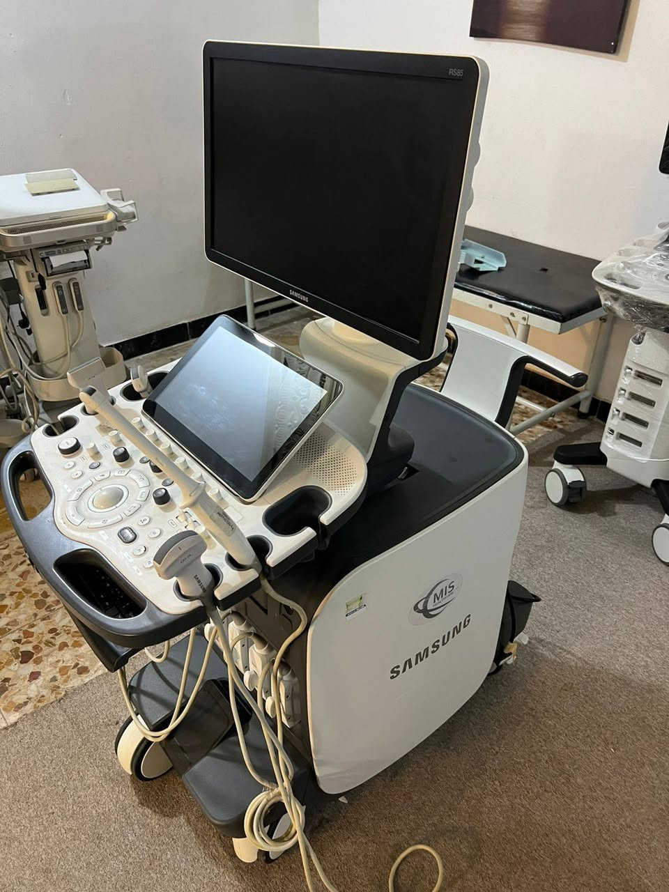 📢🔥 فرصة مميزة للمراكز والعيادات الطبية 🔥📢

متوفر للبيع جهاز السونار الاحترافي
Samsung RS85 Premium Ultrasound

✨ من أقوى أجهزة السونار المتقدمة من سامسونگ
✨ جودة تصوير عالية جداً ودقة تشخيص ممتازة
✨ دوبلر ملون متطور وأداء سريع
✨ مناسب لفحوصات:
✔ النسائية والحمل
✔ البطن والأعضاء الداخلية
✔ القلب والإيكو
✔ الأوعية الدموية
✔ الغدة والثدي والمفاصل

✅ شاشة كبيرة عالية الوضوح
✅ يدعم عدة بروبات
✅ حالة ممتازة وجاهز للعمل
✅ مناسب للمستشفيات والعيادات المتطورة

📍التجهيز فوري
📍الفحص والتجربة متاحة

📞 للاستفسار والحجز:
***********

#سونار #ايكو #اجهزة_طبية #Samsung_RS85 #Ultrasound #اجهزة_سونار #معدات_طبية #عيادات #مستشفيات
