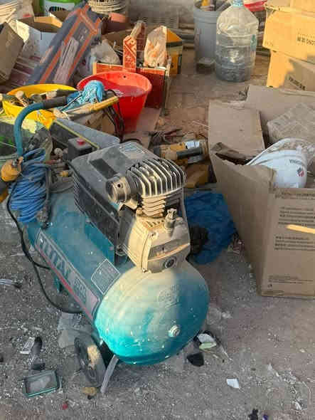 اغراض مستعملة وجديد 
اصباغ مكاتب دريلات مولدات شفل اجهزه كهربائيه
كرفانات وكل شيء بنصف القيمه
للتواصل وتس اب ‎0784 637 0134
