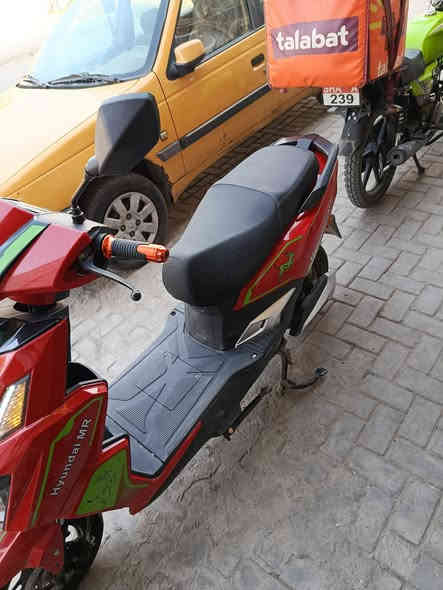 سلام عليكم شباب  دراجه شحن  سكنس موديل2025 للبيع مواصفاتها
3سرعات 
تحمل شخصين
تشغيل  نضامين بصمه او سويج
سرعه الدراجه 60
تتحمل وزن عالي جدا
نضام  تشغيل عن بعد
نضام السرقه 
تمشيك (50) كيلو
بصمات 2
سويجات 2
كلوب لد ابيض عالي ناصي
استان صفح
استان تعليك 
نضام R
 مكاتبه بيها
اي استفسار  على واتساب
***********
مكان بغداد مدينه قطاع ٢٢
السعر 700 وبيها مجال
