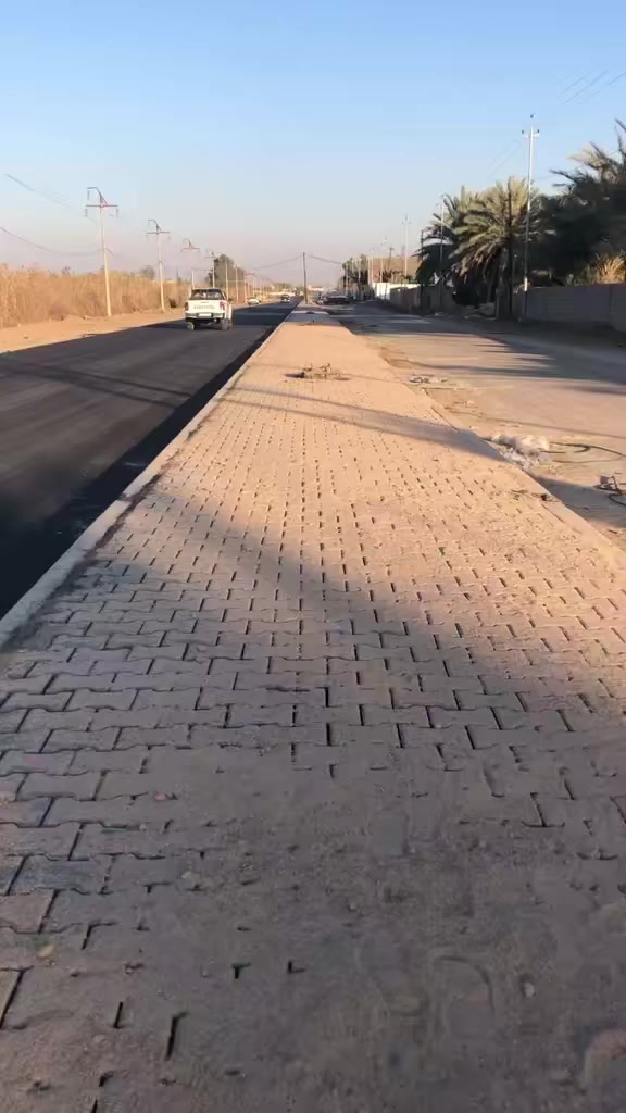 بيت 🏡 للبيع سند 35 مساحة 720م واجها 19 ونص نزال 37م يحتوي البيت على ثلاثة غرف نوم و مطبخ حار بارد و استقبال 5 في 10 وكراج كبير و حديقه 🏕️كبيرة الخدمات فول البيت صاير على شارع يربط بين الراشدية و جزيرة بغداد السياحية العنوان / بغداد حي الانتصار مقابل مستشفى🏥 حماد شهاب جاي من مرور الحسينية الاستفسار على الرقم التالي.  *********** / يوجد واتساب
