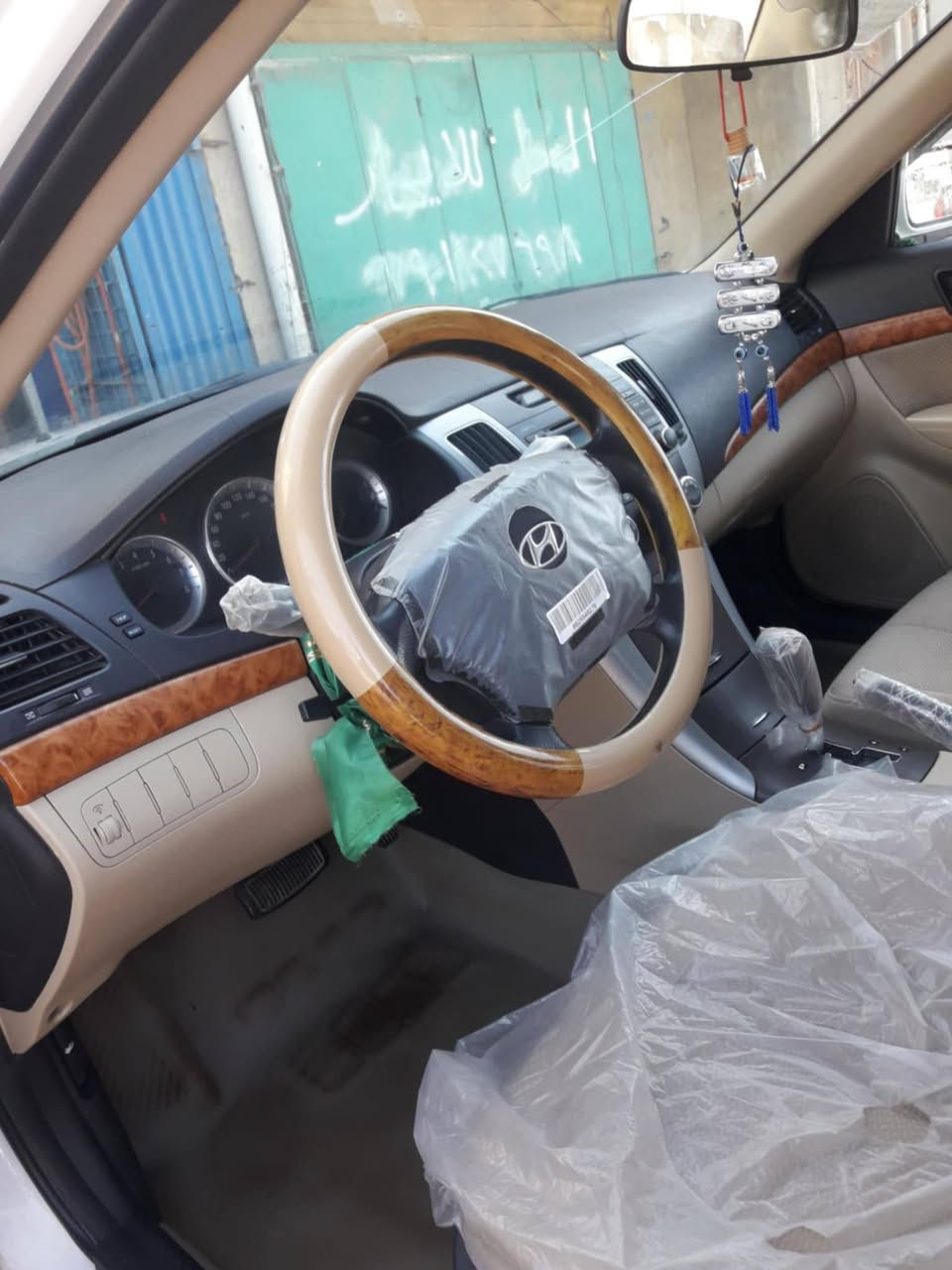 سلام عليكم سوناتا موديل 2009  خليجي مكينة 2000 سيارة نضيفة خير من الله صدرها خمسين بالمية مكان الشعب الزراعي قرب سوق 4000 رقم الهاتف *********** السعر 115وبيهة مجال قليل واني خادم للطيبين
