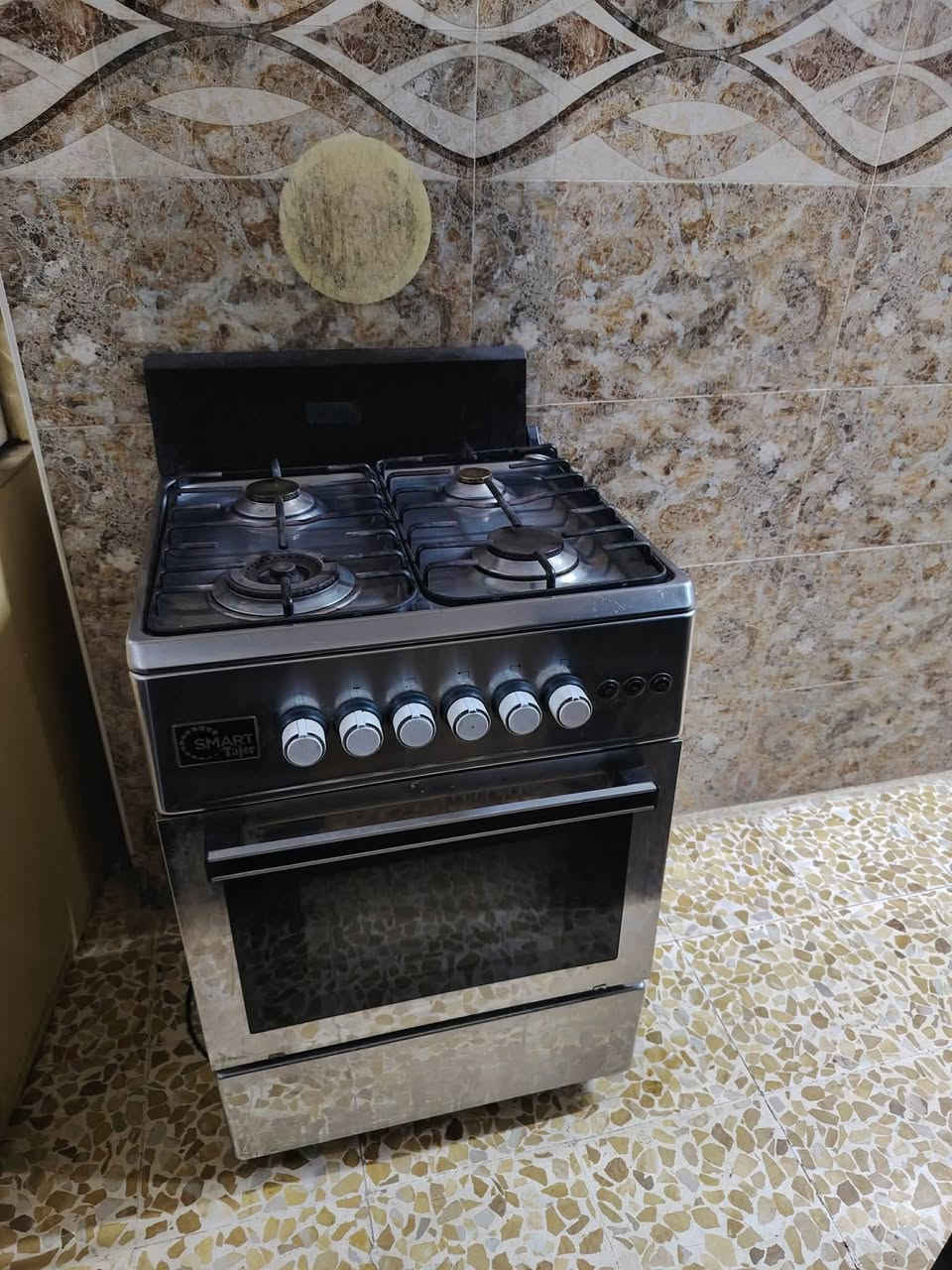 للبيع طباخ بلازمة مامستخدم..والثاني طباخ ابو الفرن بسعر مناسب سبب البيع صغر  المكان.... العنوان موصل الأيسر. مكلفة بالنشر.. الشراي يتصل عالارقام ***********///***********
