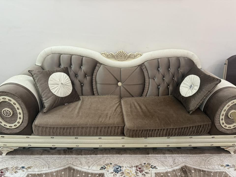 سلام عليكم. تخم رئاسي للبيع سعره 400 الف وبي مجال. كلش نضيف ومابي شي. مكاني كركوك. إتصال للرقم. ***********
