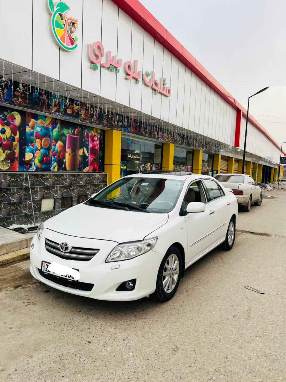 سلام عليكم ورحمة
كورلا موديل 2009 
خليجي حجم محرك 18 
الون ابيض 
مواصفات GL 
رقم دولي بسمي هزه ورقم جديد 
حته رقم لوحات مميز 
مواصفات فول سلايت فتحه 
داخل صاج 
تحكم ستيرن تبريد لمس 
حساسات خلفيه 
فول مواصفات 
ويل كروم 
سياره جديده كسر كارتون جديده مال بيت جاهزه من كلشي 
صدر خلفي امامي جديد 
تواير جدد 
سياره بدون ضرر 
بيه بارد شبر باب نفر 
مكان سياره صلاح الدين شرقاط 
***********
