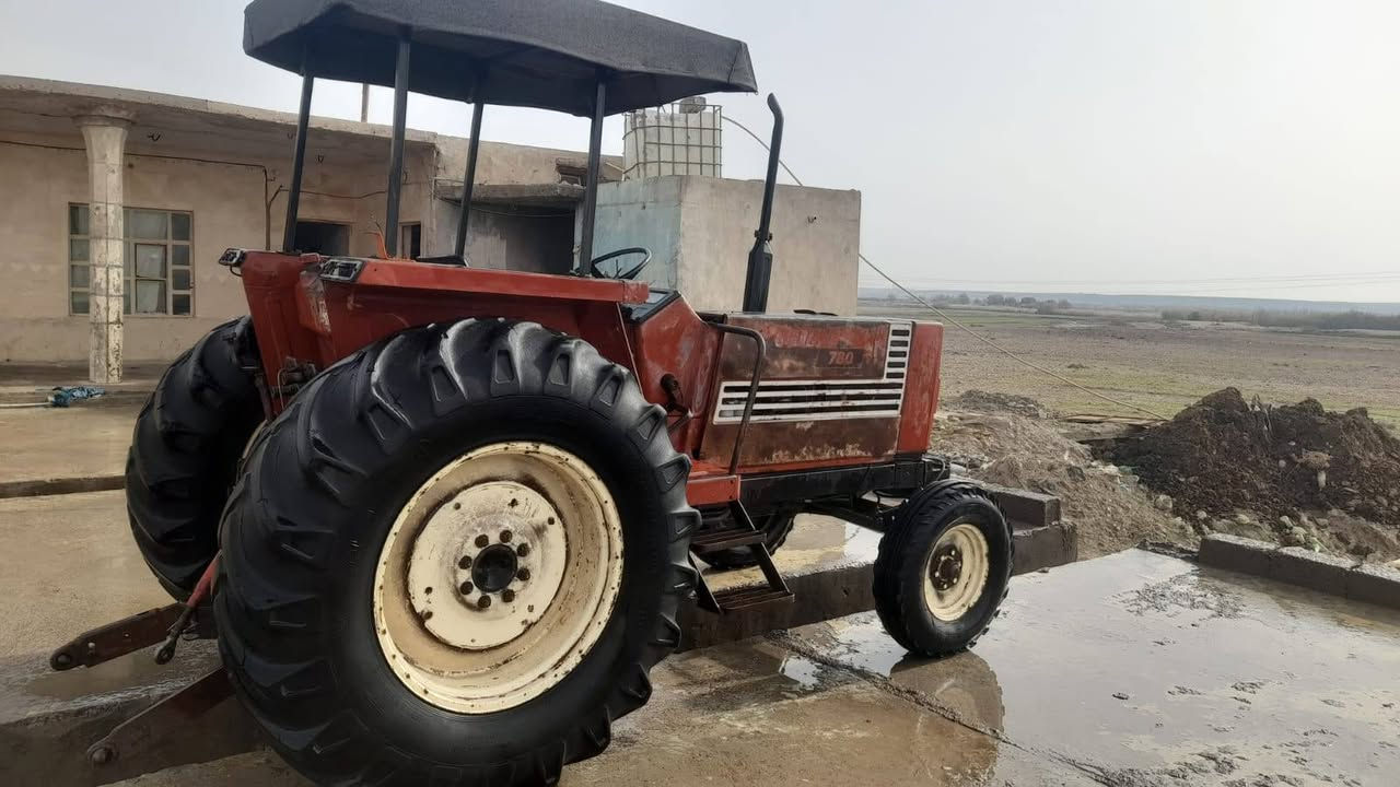 السلام عليكم
تنكتر فيأت ع وضع الشركه تايرات جدد 
السعر 11مليون 💰
محرك +گير مكفول لا تبخير ولا تنقيص
للأستفسار اتصال  
***********
***********
