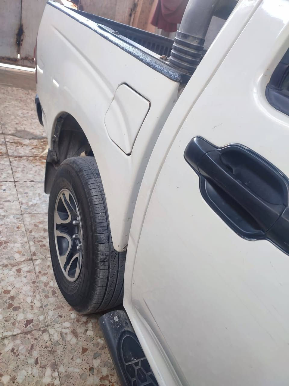 يالله سلام عليكم جمبي موديل 15 سنويه ٢٨ مداور ثاني يوم  سياره جاهزه من  محرك وحداديه تخم تاير حداديه درجه أولا صبغ قطعتين  السعر ٦٥ وبيه مجال مكان كربلاء رقم الهاتف. *********** 
( مكلف بنشر )
