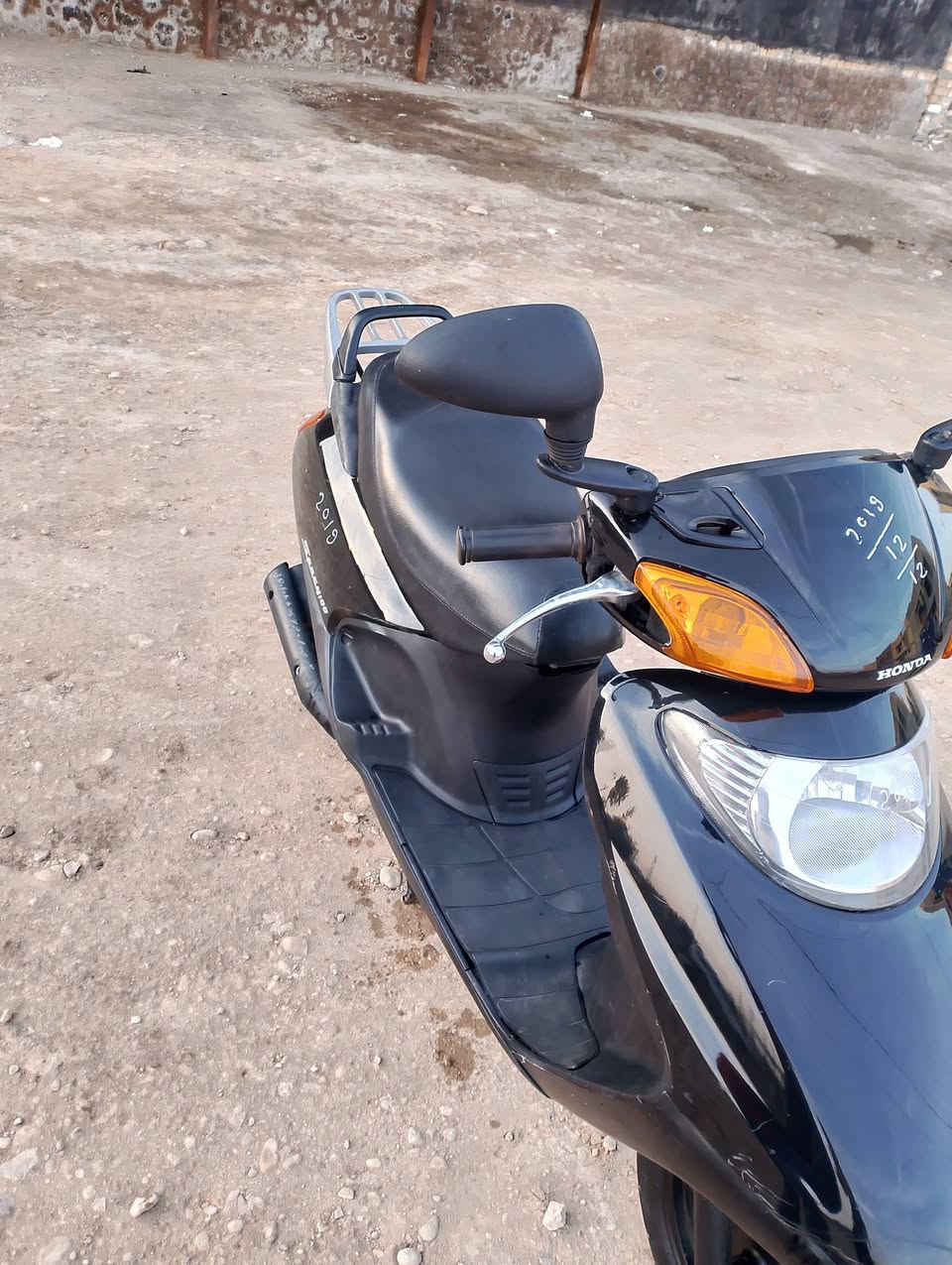 .
سلام عليكم دراجه سبيسي ياباني مكينه مفتوحه ششلعه تخبل 
كفر اصلي ابو الختم 
 كهربائيات شغاله اشاير هورن كلوب عالي ناصي 
 قفل ستيرن قفل جنطه  دراجه على البلاد 
دراجه كامله مكمله مابيها اي نقوصات 
مكان كوت الخاجيه شارع اربعين 
رقم الهاتف ***********
