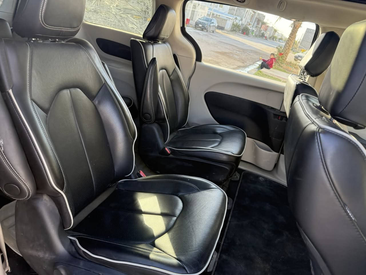 السلام عليكم باسفيكا موديل 2023 هايبرد وبلك ان السياره فول مواصفات اعلى فئة بصمه تشغيل عن بعد بانوراما كشن حارد وبارد ستيرن تدفئة شاشه كببره كشنات كهرباء البوب كهرباء وهواي مواصفات ضررها فقط البنيد بدون دواخل  السياره جديده كلش رقم بغداد بااسمي صور الضرر موجوده بالمنشور 
السعر ب243$وببها مجال 
رقم الهاتف ***********
