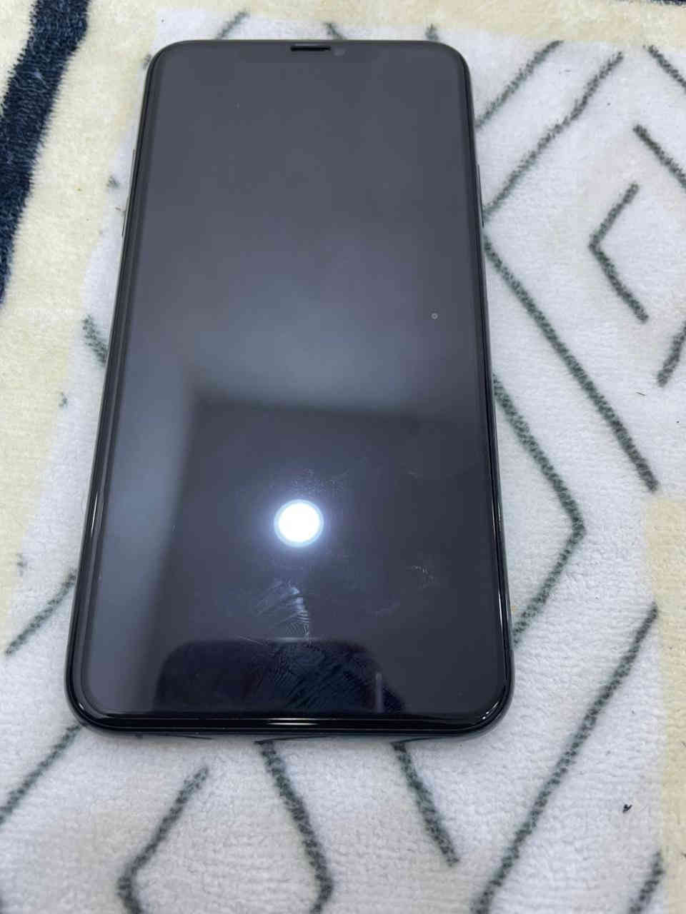 السلام عليكم ايفون البيع 11 بروًماكس مكفولً كفاله عامه وًنضيف جدا سعره 450 الف مكانه بغداد تواصل وتساب ***********
