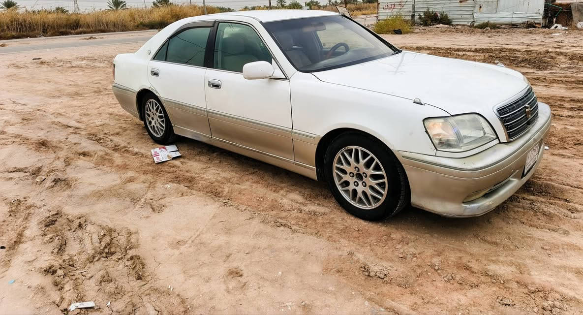 السلام عليكم ورحمه الله
للبيع كراون ملكة.. سياره جاهزة گير مكينه فيفتي شرط تبريد ثلج سبلت دوار تخم تاير جديد غرفه جديده.. 
سعر مناسب جداً 29 
گص جنطه أدوات بيها لوحات فقط 

للاتصال ***********
