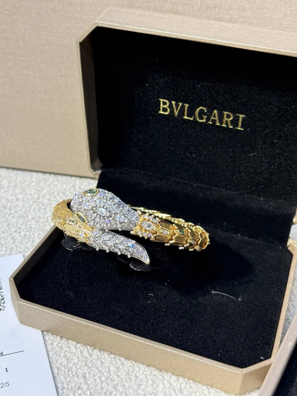 سيت ماركة bvlgari امزون كوالتي  عالي  مع كافة الملحقات
يوجد توصيل كافة محافظات العراق


**إذا كنت صاحب هذا الإعلان وتريد حذفه لأي سبب، رجاءا أرسل رسالة إلى الدعم الفني**