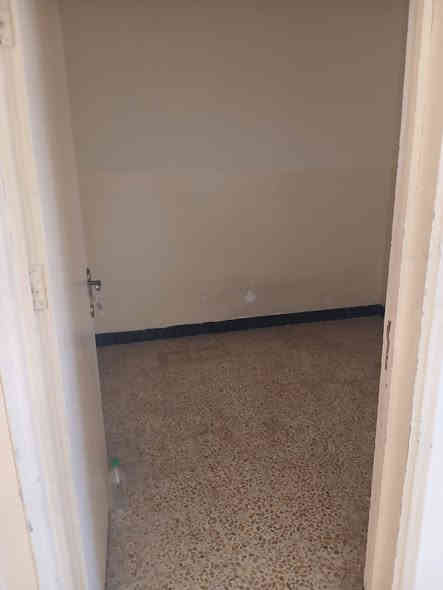 شقه للايجار في الموصل حي السكر قرب مستشفى 🏥 الخنساء 
غرفتين نوم هول صحيات مطبخ 
سعر للايجار 225 قفل 
***********/***********
