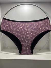 لباس نسائي درزن الفين دينار  .متوفر بعد هواية الوان ونقشات. ومتوفر بكم...