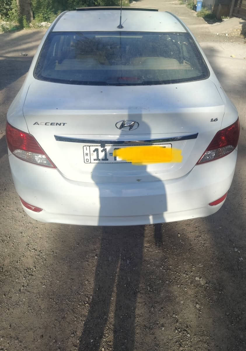 اكسنت للبيع موديل 2015 خليجية مكينة 1600 دبل قطره فتحه بئسمي لسيارة بيه جاملغ خلفي وربع لجنطه مصبوغ وبارد بسيط بين باب لسايق ولجاملغ لامامي سونر ماعندي بيه سيارة نضيفه وجاهزه العنوان الكاظمية الطي او علي لصالح قرب مرور لطوبجي السعر 90 ورقة وبيه مجال بسيط ***********
